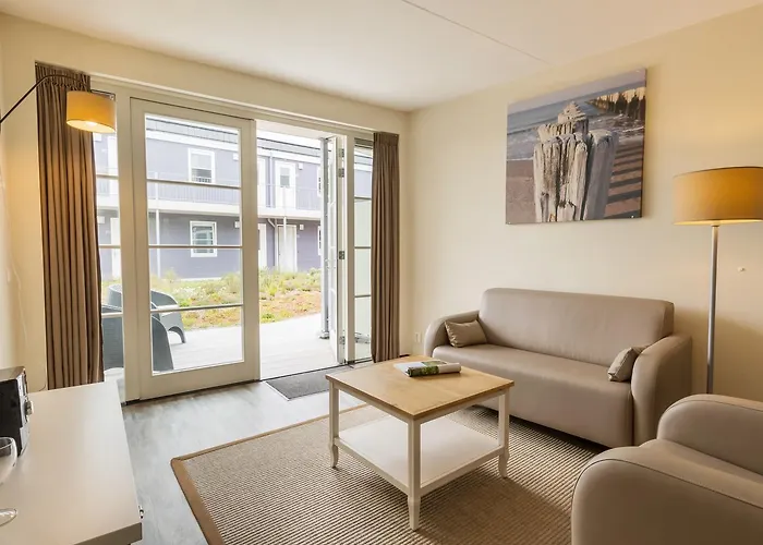 Roompot Strandplevier Hotelsuites מלון דירות 3*